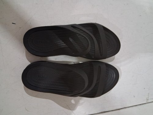 WOMENS Crocs Getaway Strappy SANDAL - SIZE 7 - BLACK (STYLE: 1075488) image 2