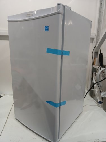 Danby Counter‑High Compact Refrigerator with ENERGY STAR Full‑Width Freezer CanStor Beverage Dispenser & Reversible Door - 3.2 Cu Ft - White (MODEL: DCR032A2WDD) image 12