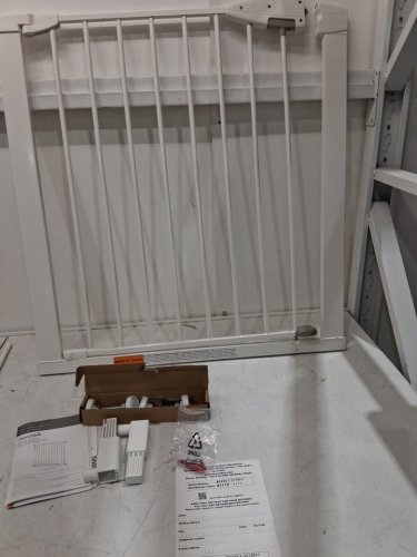 MUNCHKIN EASY CLOSE METAL BABY GATE - 29.5" - 2.25" X 31.5" - WHITE - (MODEL: 30035-SIOC) image 4