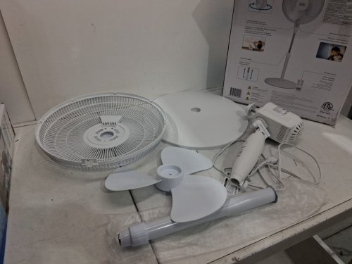 BLACK + DECKER 3-SPEED OSCILLATING STANDING FAN - 16" - WHITE (MODEL: BFSR16W) image 2