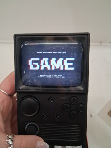 R36T RETRO TV STYLE GAMING HANDHELD WITH 18543 GAMES - 64GB - RGB LIGHT - BLACK image 2