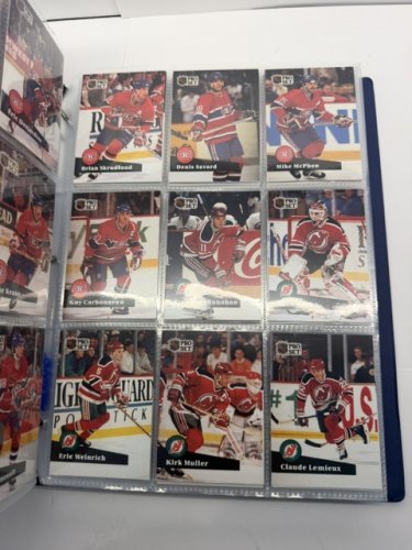 550 APPROX ASSSTD NHL PRO SET 1990 HOCKEY CARDS image 19