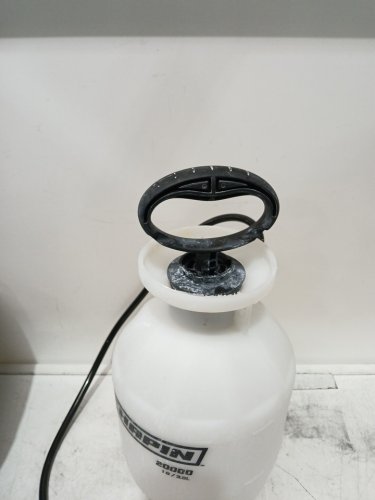 Chapin 2000 Lawn And Garden Sprayer For Fertilizer Herbicides And Pesticides -3.8L (Model: 20000CT) image 4