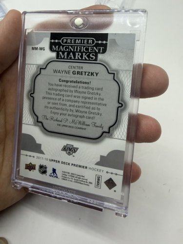Signed Wayne Gretzky on card auto - 2017-18 UPPER DECK PREMIER MAGNIFICENT MARKS  MM-WG image 10
