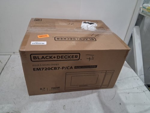 black and decker stainless steel microwave - 700W - 0.7 cuft - black/silver (model: em720cB7-P/CA) image 2