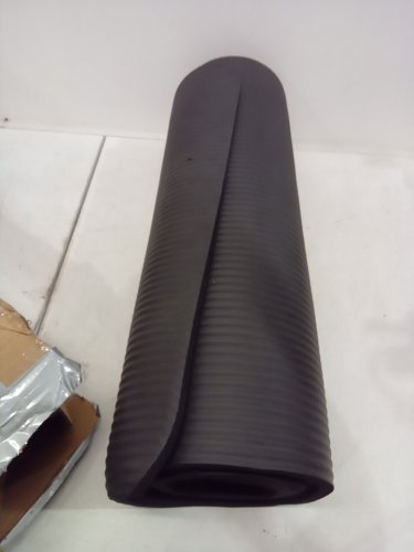 AMAZON BASICS EXTRA THICK ANTI-TEAR YOGA EXERCISE MAT WITH CARRY STRAP - 74" X 31" X 1/2" - BLACK (MODEL: YM2001) image 3