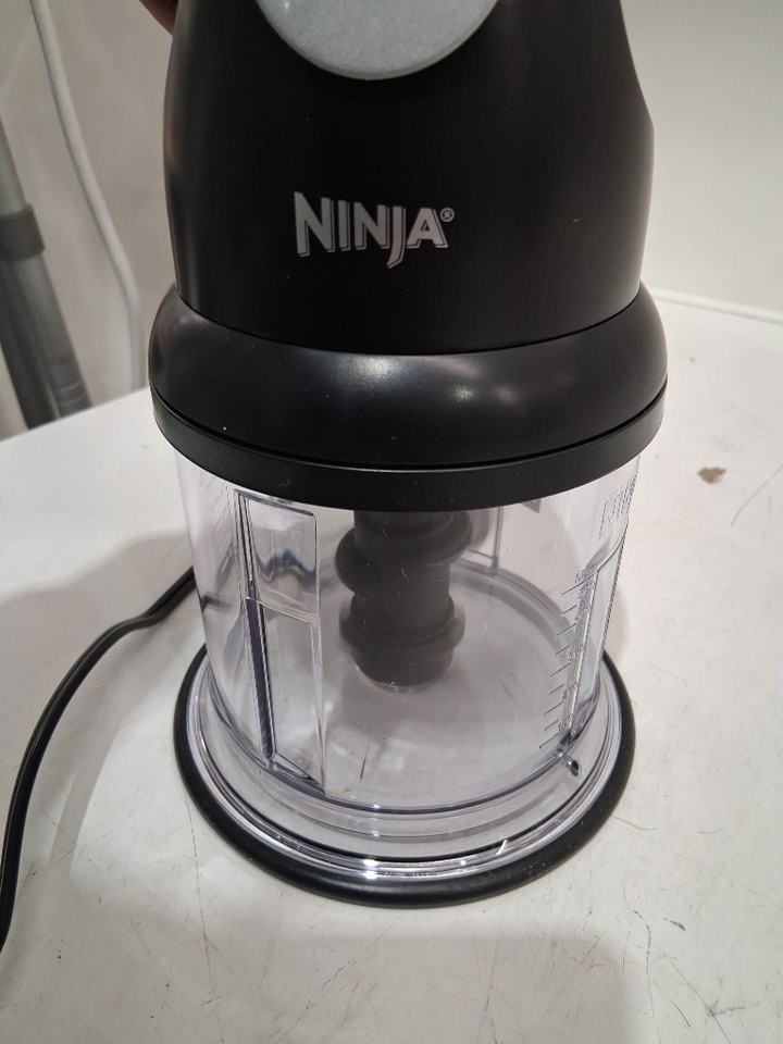 ninja food chopper express with 200w, 16ox bowl for mincing, chopping, grinding, blending and meal prep - black (model: nj110gr) image 4