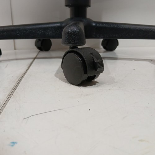 Ergonomic office footrest - 15" to 19"height - black image 4