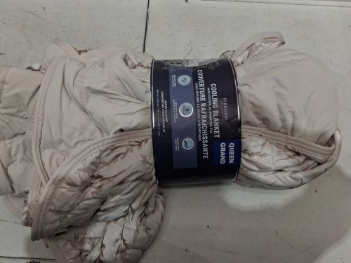 BERKSHIRE REVERSIBLE DOWN-ALTERNATIVE COOLING BLANKET - QUEEN - beige (MODEL: 1986200) image 4