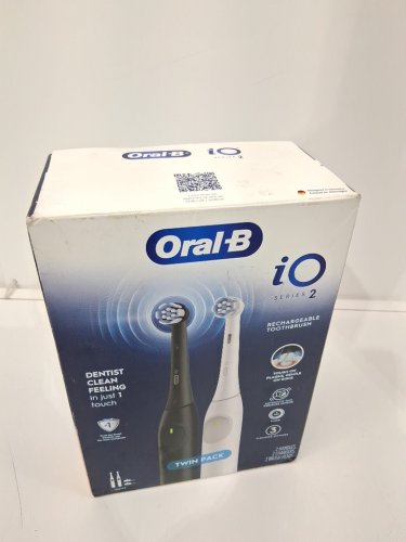 2pk Oral-B iO Series Professional Clean Electric Toothbrush set - black/white image 2