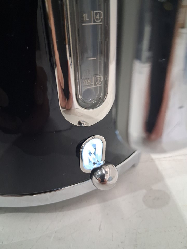 SMEG retro style cordless electric kettle with automatic shut off & built in filter - 1.7L - BLACK (model: klf03blus) image 3