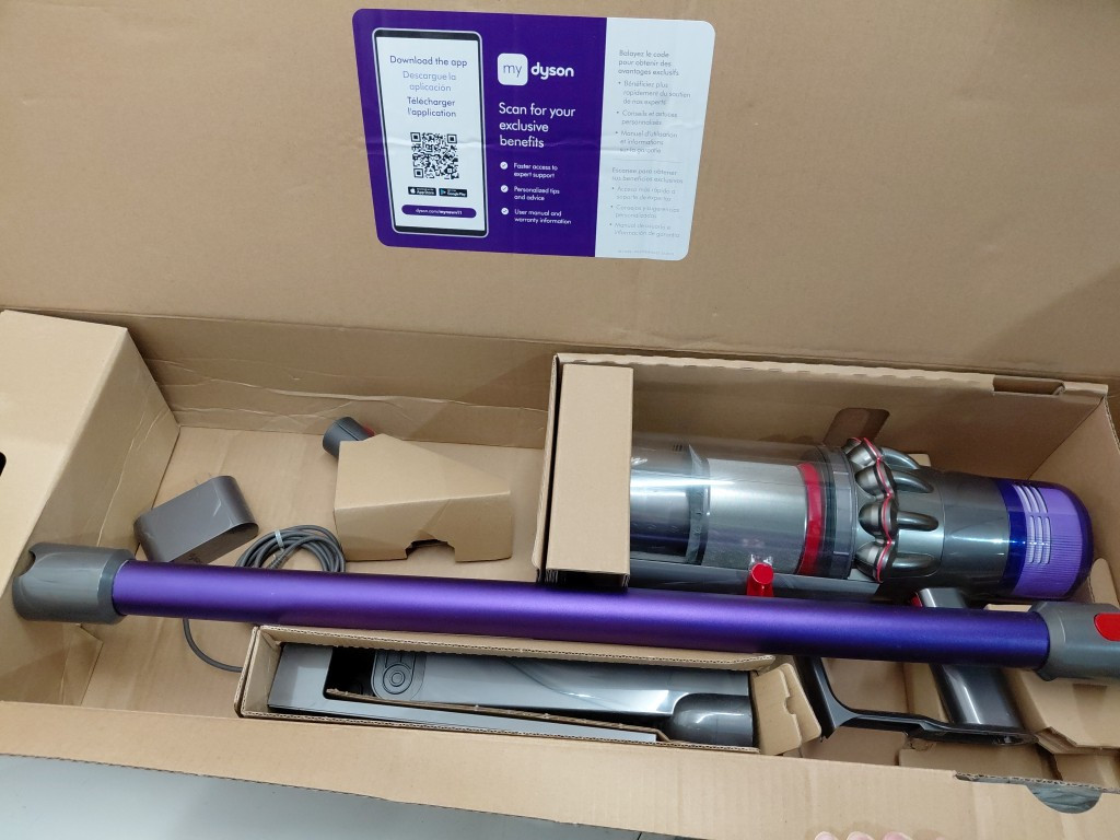 dyson v11 cordless 2-in-1 stick/hand vacuum cleaner with multi-purpose attachments (model: v11 sv28) image 7