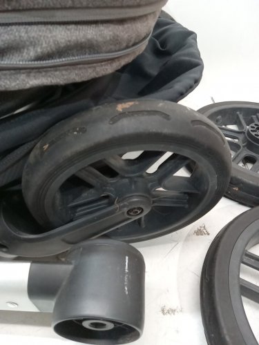 UPPAbaby Vista V2 Stroller System with Improved Wheel Suspension - grey/black - (model: 0320) image 5