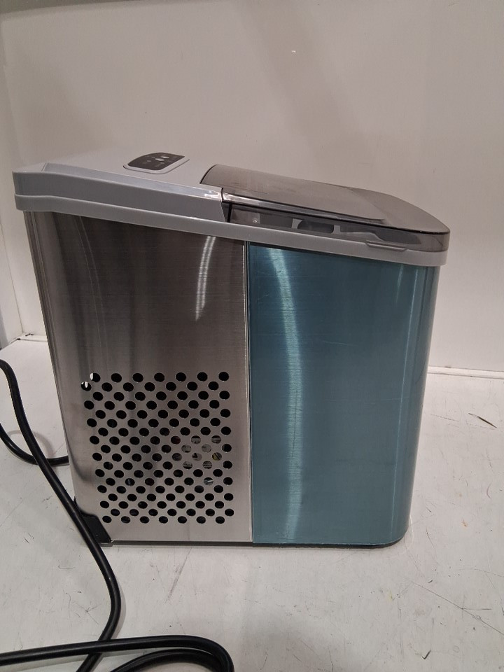 Frigidaire Stainless Steel Countertop Ice Maker with 26 lb/Day bullet ice - Silver (model: EFIC127-SS-SC-EP) image 9