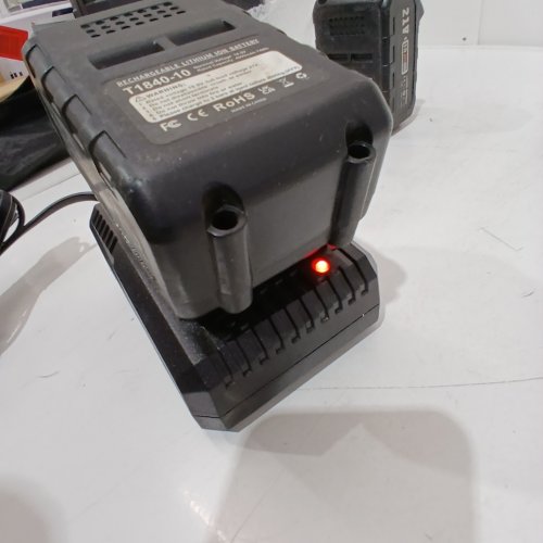3PC BATTERY AND CHARGER SET - 21V 4AH image 5