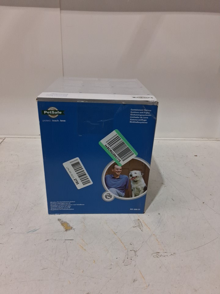 PetSafe Wireless Fence Pet Containment System, Covers up to 1/2 Acre for Dogs over 3.6 kg (Model: PIF-300-21) image 2