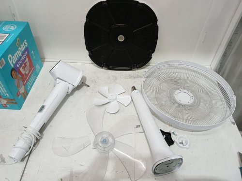 amazon basics speed adjustable oscillating standing fan with dual blades - 16" - 42" - 51" - white - (model: fs40-16fr) image 4