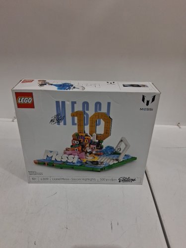 500pc LEGO Lionel Messi – Soccer Highlights (MODEL: 43011 / 1939201) image 3