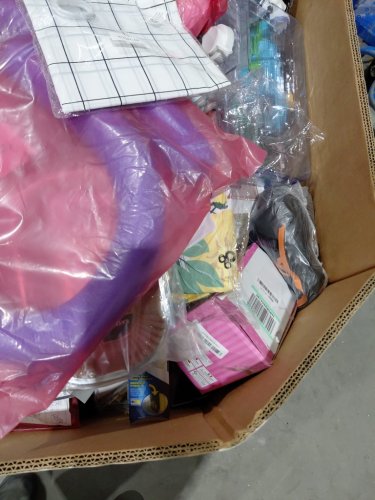assorted MIXED item MYSTERY PALLET - VARIOUS PRODUCTS - aprox 300+ - (pallet #30) image 4