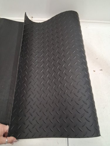 MULTI-PURPOSE RUBBER MAT - 2FTX3FT - BLACK ZIG ZAG image 3