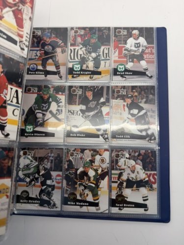 550 APPROX ASSSTD NHL PRO SET 1990 HOCKEY CARDS image 16