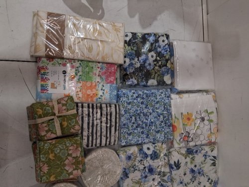20PC ASSORTED CRAFTING FABRIC - ASSORTED STYLES, FABRIC AND COLORS image 4