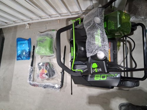 greenworks pro 20" 80v cordless snow thrower with 2.0 ah battery & charger - green (model: snb401) image 4