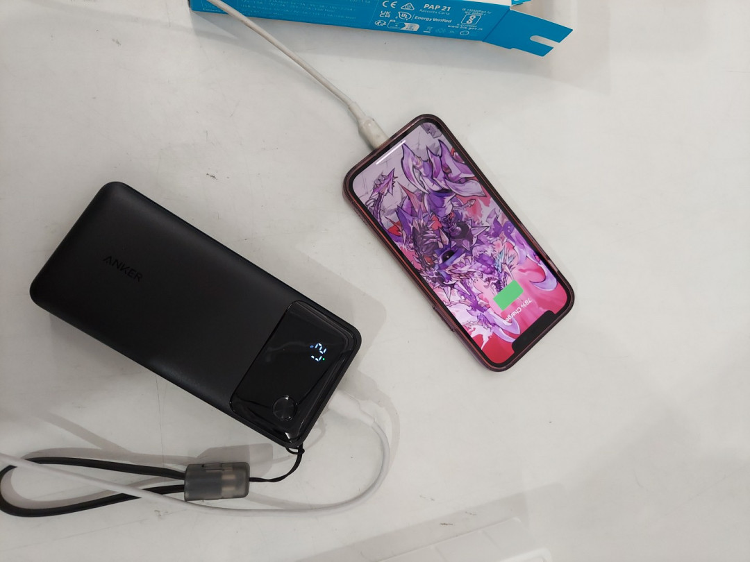 Anker 20,000mAh on-the-go Power bank with strap & digital display - 30W - black (Model: A1384) image 6