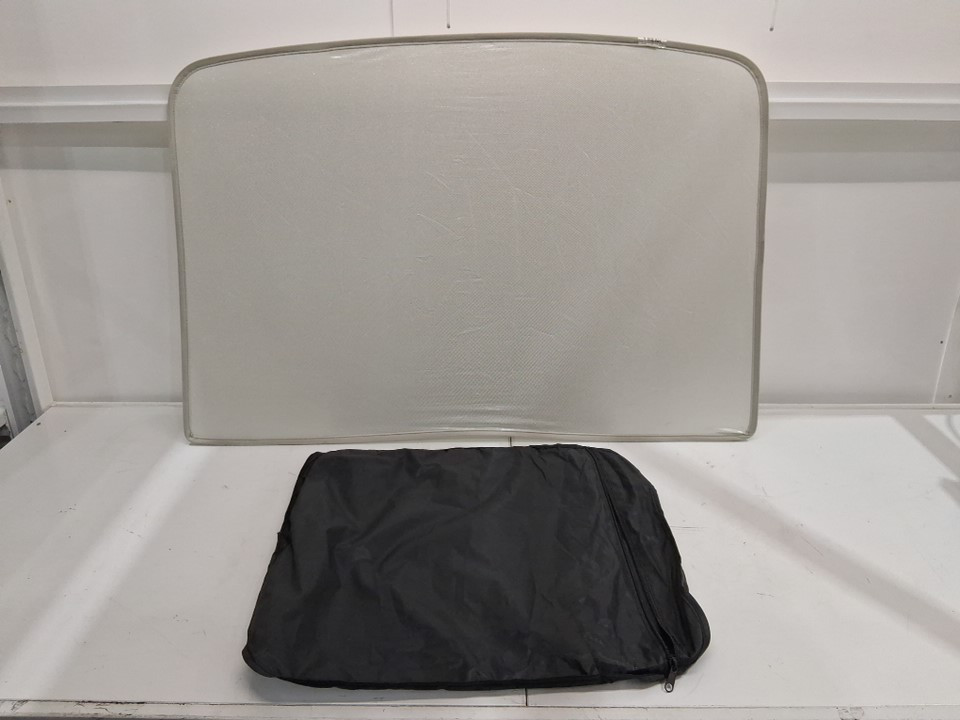 Tesla Model 3/Y SUNSHADE FOR REAR - SILVER image 2
