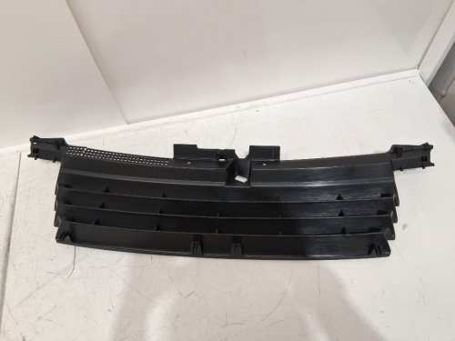 Armordillo Front Grille - fits 1999-2004 Volkswagen Jetta - black (model: 7150515) image 4
