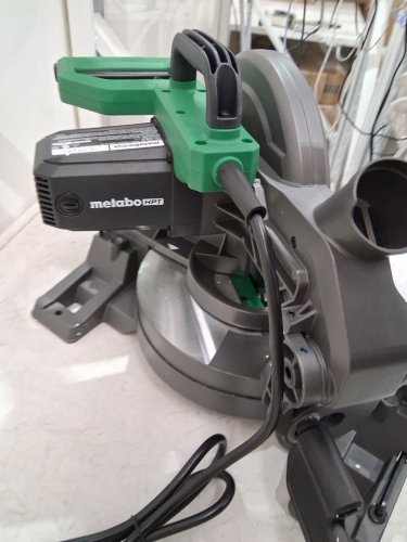 Metabo HPT COMPACT LIGHTWEIGHT Single Bevel Compound 40 tooth Miter Saw - 10" - 15 AMP -  5,000 RPM - green (model: C10FCG2) image 5