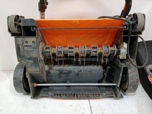 LawnMaster Electric Dethatcher and Scarifier - 10.5Gal Collection Bag - 15" - 13AMP (MODEL: GV1314) image 8