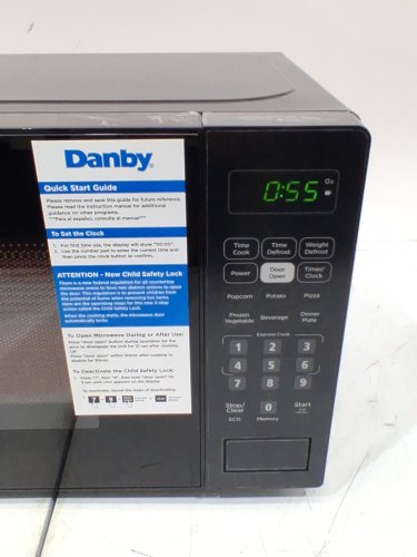 DANBY 700W COUNTERTOP MICROWAVE - 0.7 CU.FT - BLACK (MODEL: DBMW0721BBB) image 7