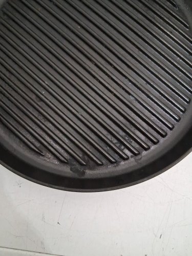 staub grill pan with integrated handles - 12" round - cast iron (model: 1894933) image 4