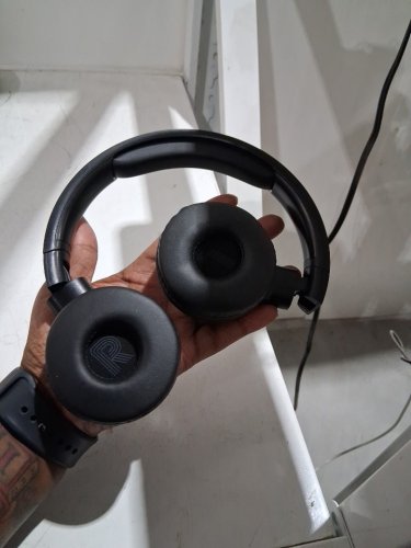 JBL TUNE 520BT WIRELESS ON-EAR HEADPHONES WITH BUILT-IN MICROPHONE AND FOLDABLE DESIGN - BLACK image 3