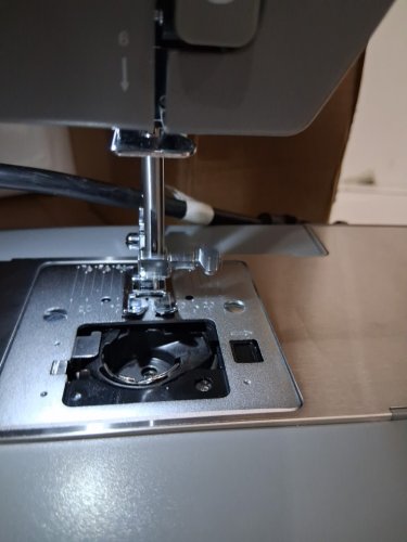 SINGER HEAVY DUTY SEWING MACHINE WITH 11 BUILT-IN STICHES - GREY (MODEL: HD4411) image 4