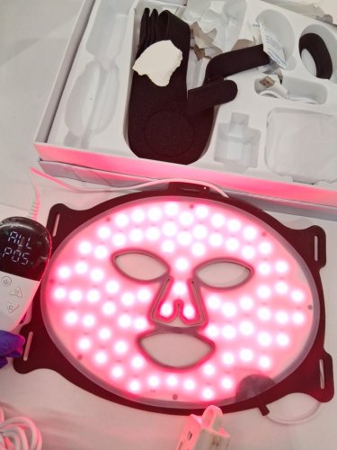 ykeluxon red light therapy mask  - black/gold (model: yk-rfm2w-b1vs) image 5