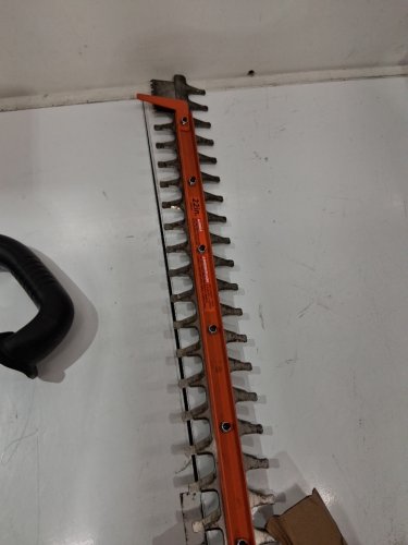 BLACK+DECKER 22" SAWBLADE ELECTRIC HEDGE TRIMMER - ORANGE/BLACK (MODEL: BEHTS400) image 3