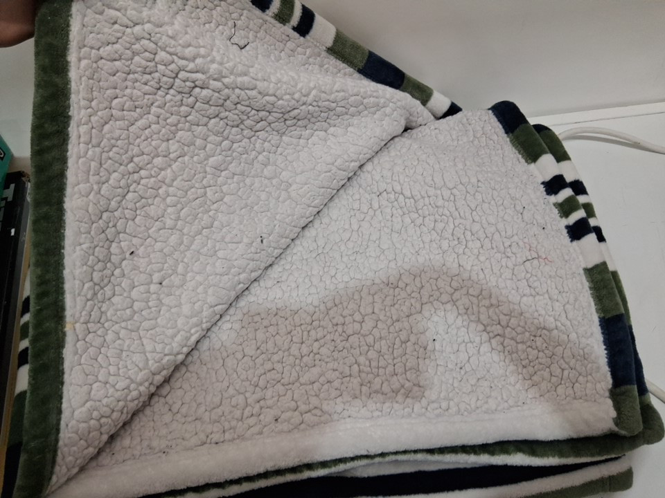 TOMMY HILFIGER Luxe Plush Sherpa Throw - 50" x 70" - green/blue/white image 3