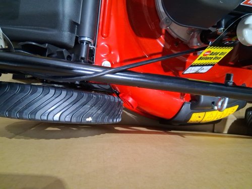 troy-bilt Self-Propelled walk behind Lawn Mower - 20OZ engine oil capacity - 159cc - 21" deck cutting width - black/red (model:12A-B2MR563) image 13