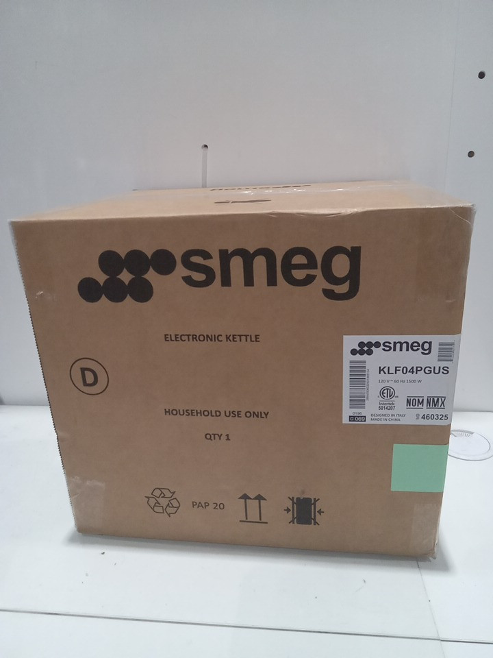 smeg 50's retro style kettle with 360° swivel base - 1.7L - pastel green (model: KLF04PGUS) image 2