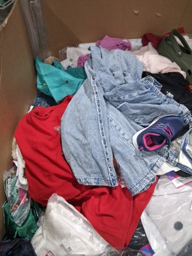 assorted MIXED Clothes MYSTERY PALLET - VARIOUS clothes and sizes - aprox 300+ (PALLET #2) image 7