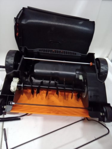 LawnMaster Electric Dethatcher and Scarifier - 10.5Gal Collection Bag - 15" - 13AMP (MODEL: GV1314) image 7