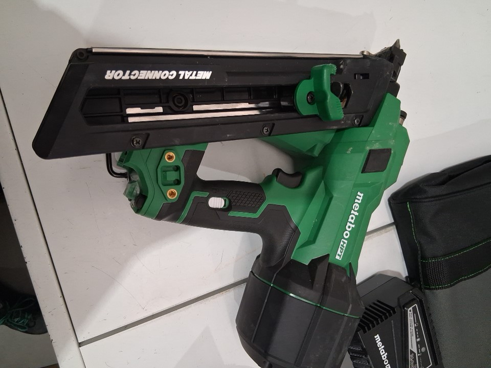 Metabo HPT Cordless 18V Angled Finish Nailer Kit with Rechargeable Battery, Charger, and Bag - 1.25" to 2.5" Angled Nails - Green/Black (Model: NT1865DMA(S)) image 7