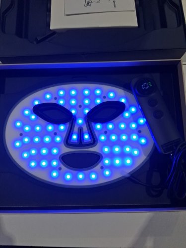 RED light therapy and led photon silicone mask with adjustable Velcro strap and 7 waves - black image 10