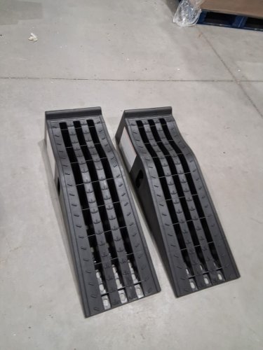 2PK AMAZON BASICS AUTOMOTIVE LOADING RAMP - 6500LB MAX - BLACK - (MODEL:TD090343) image 4