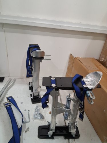 Drywall Stilts Adjustable Aluminum Tool Stilts with Protective Knee Pads - 15''-30'' - silver/blue image 4