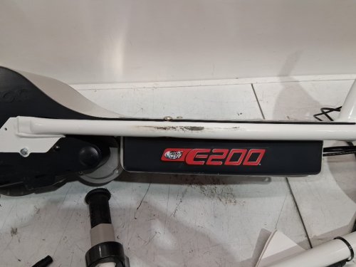 Razor e200 Electric Scooter - white / red (13112410) image 14