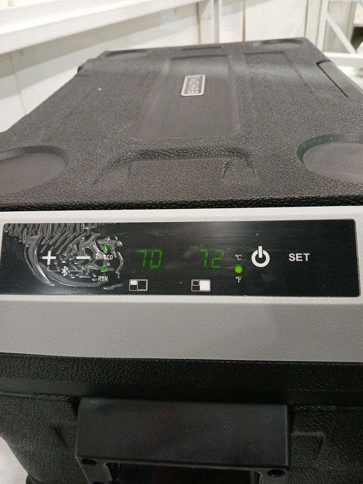Euhomy Dual Zone Electric portable Cooler - 12V/24V - 45L - black/grey (MODEL: ZBD-50D/CF024-50BL-CAEH) image 4