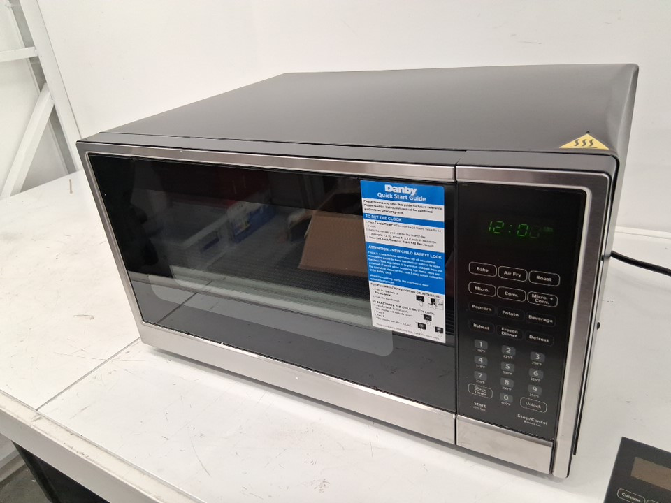 DANBY MULTIFUNCTION COUNTERTOP MICROWAVE/AIR FRYER - 1.3 CU.FT. - STAINLESS STEEL/BLACK - (MODEL: DBMW1361ABSS) image 3